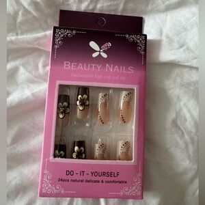 5/$20 NWT press on floral nails